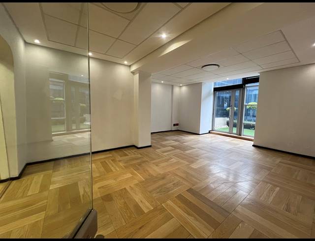 1,066M² OFFICE TO LET IN SANDHURST